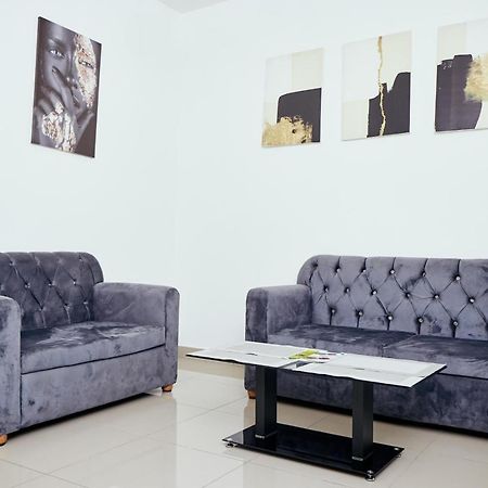 L'Immeuble Queen M.N.M Douala Exteriör bild