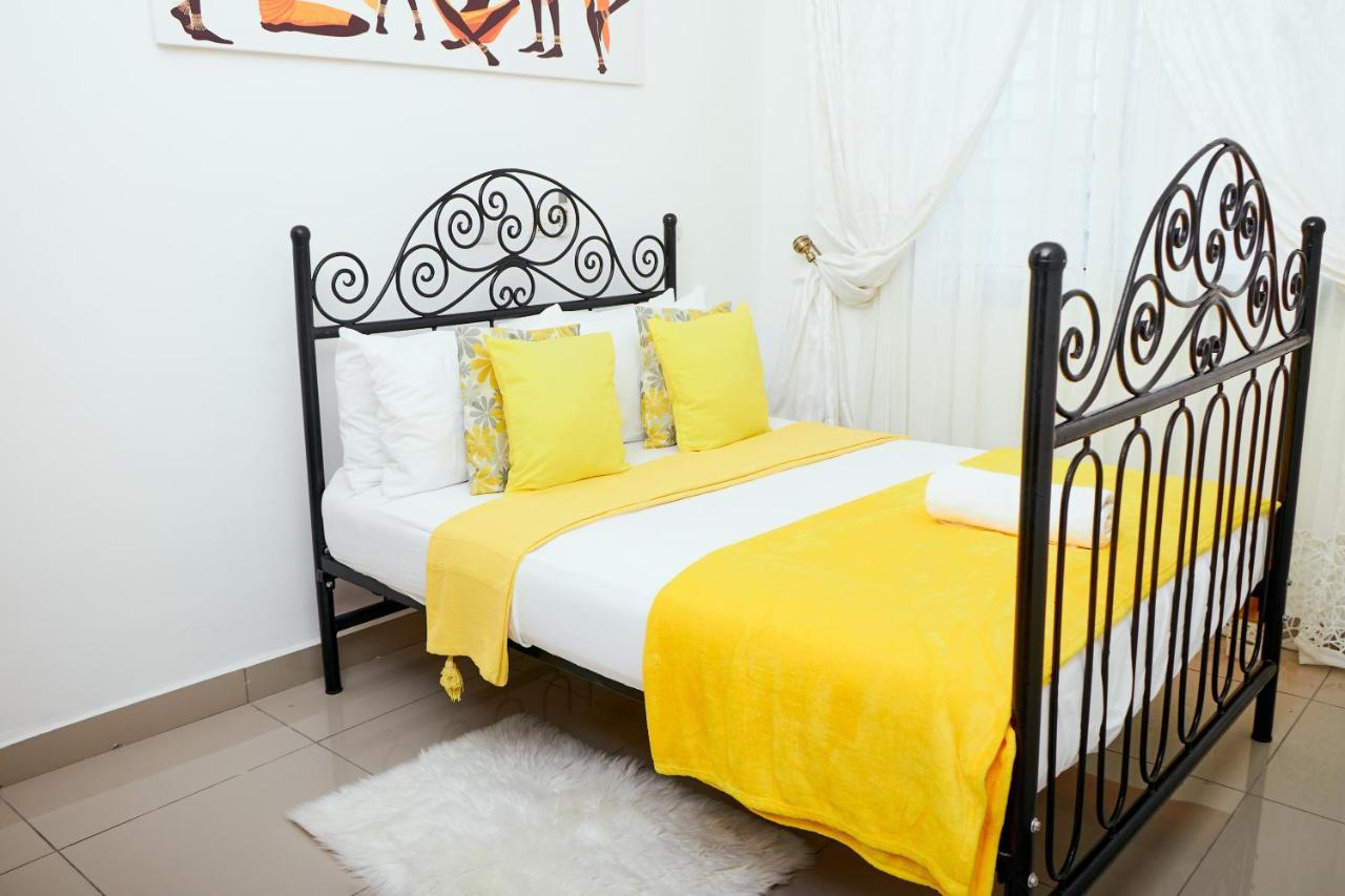 L'Immeuble Queen M.N.M Douala Exteriör bild