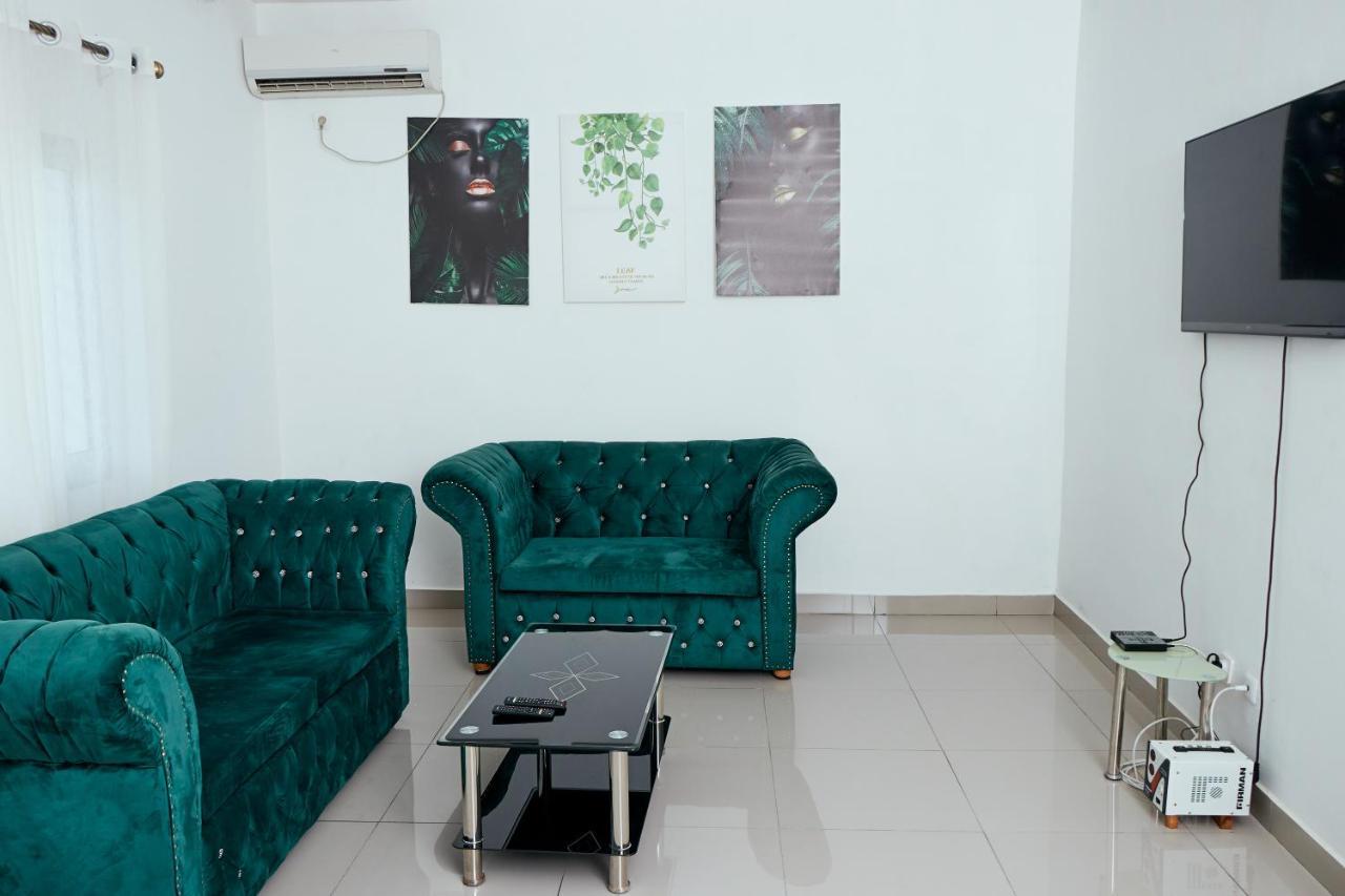 L'Immeuble Queen M.N.M Douala Exteriör bild