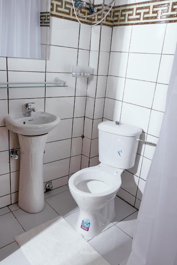 L'Immeuble Queen M.N.M Douala Exteriör bild