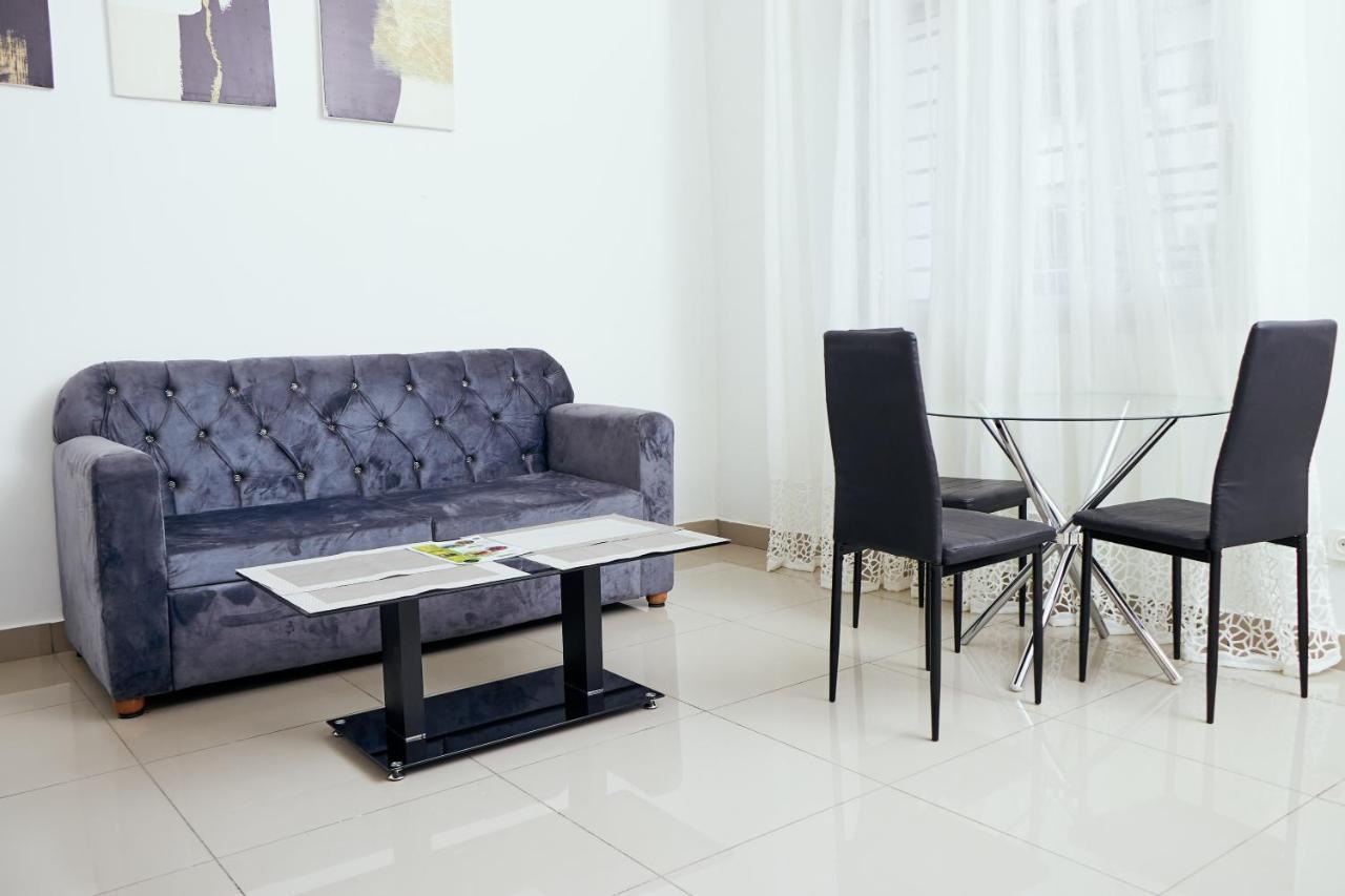 L'Immeuble Queen M.N.M Douala Exteriör bild