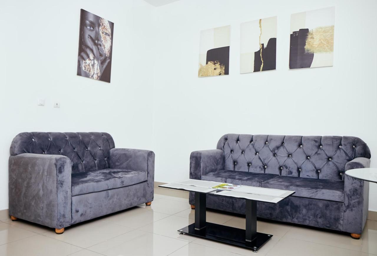 L'Immeuble Queen M.N.M Douala Exteriör bild