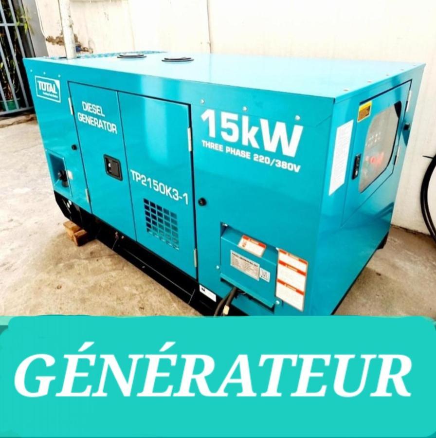 L'Immeuble Queen M.N.M Douala Exteriör bild